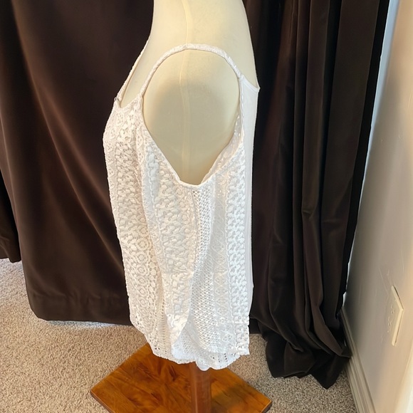 White cold shoulder top - Picture 2 of 10